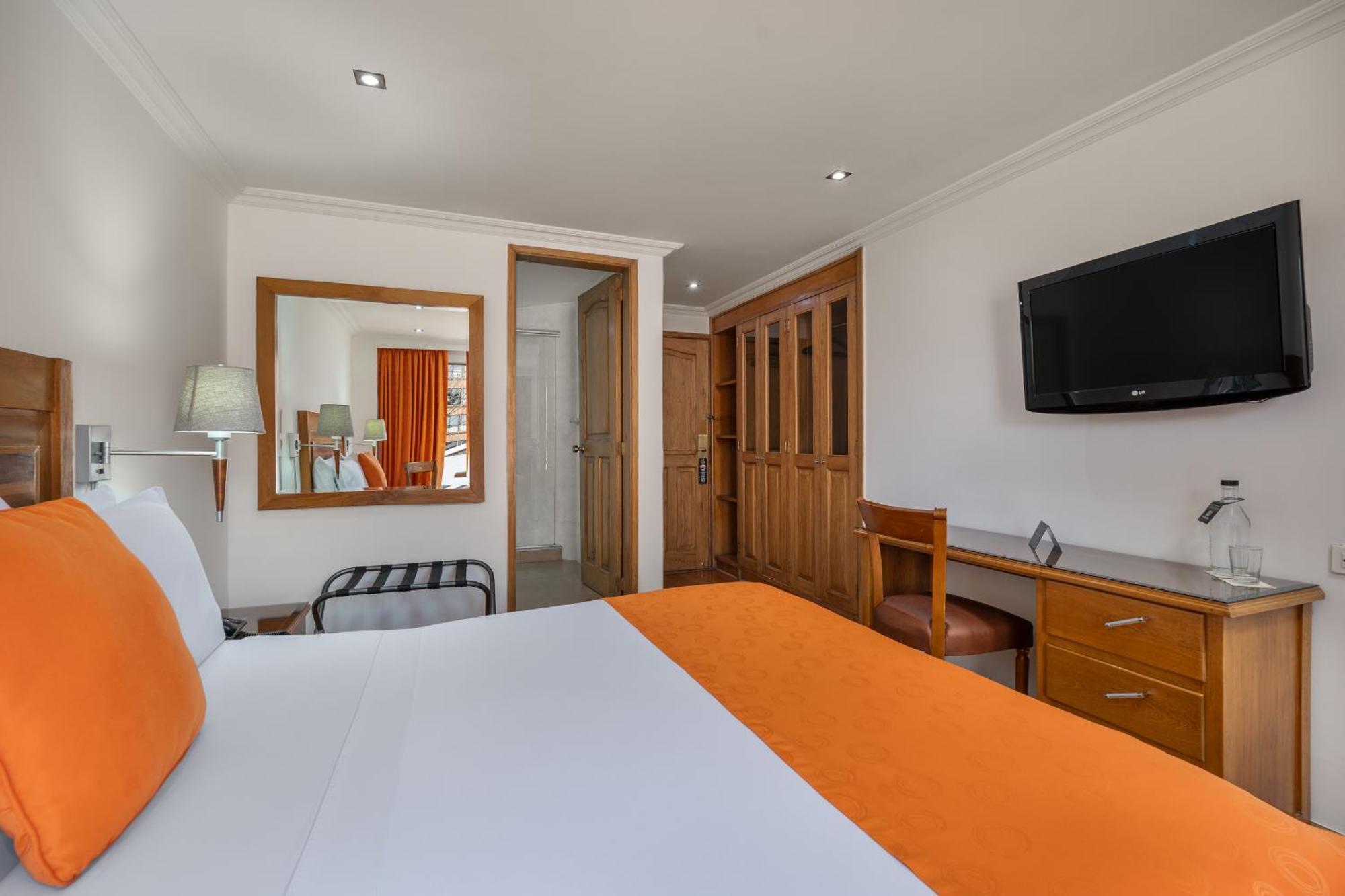 Hotel Egina Bogota Bagian luar foto