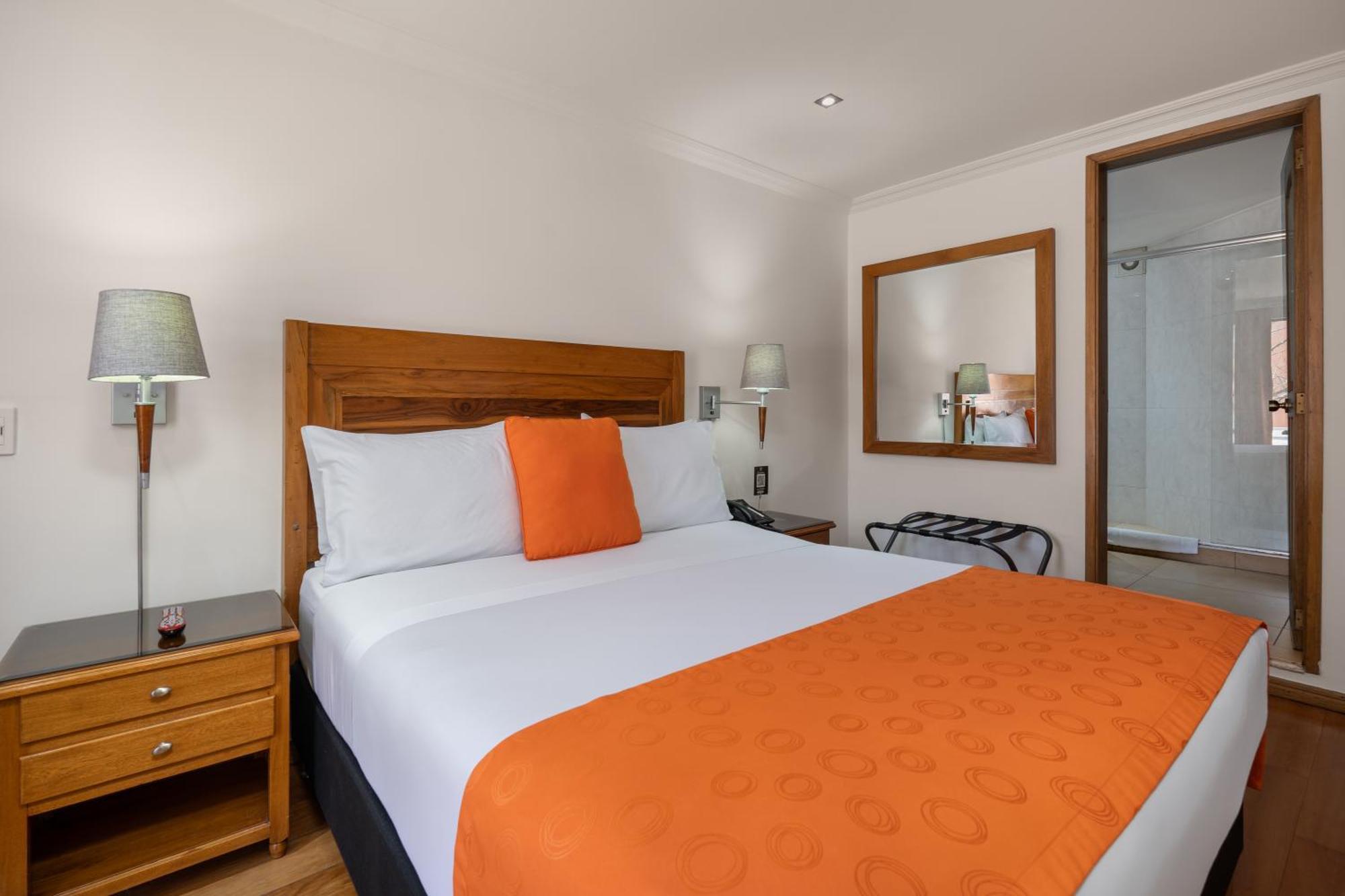 Hotel Egina Bogota Bagian luar foto