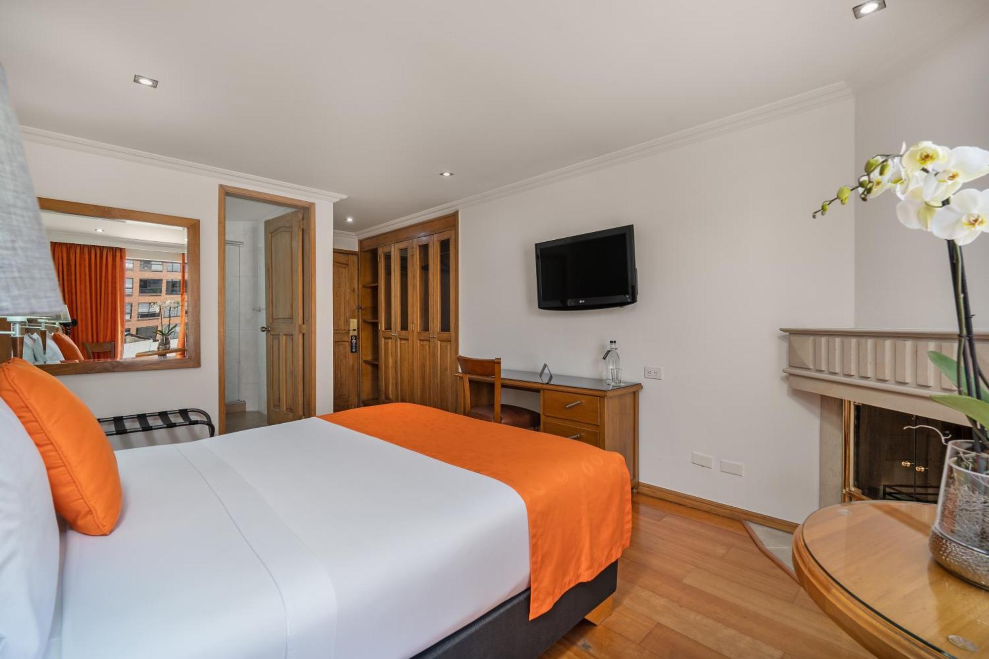 Hotel Egina Bogota Bagian luar foto