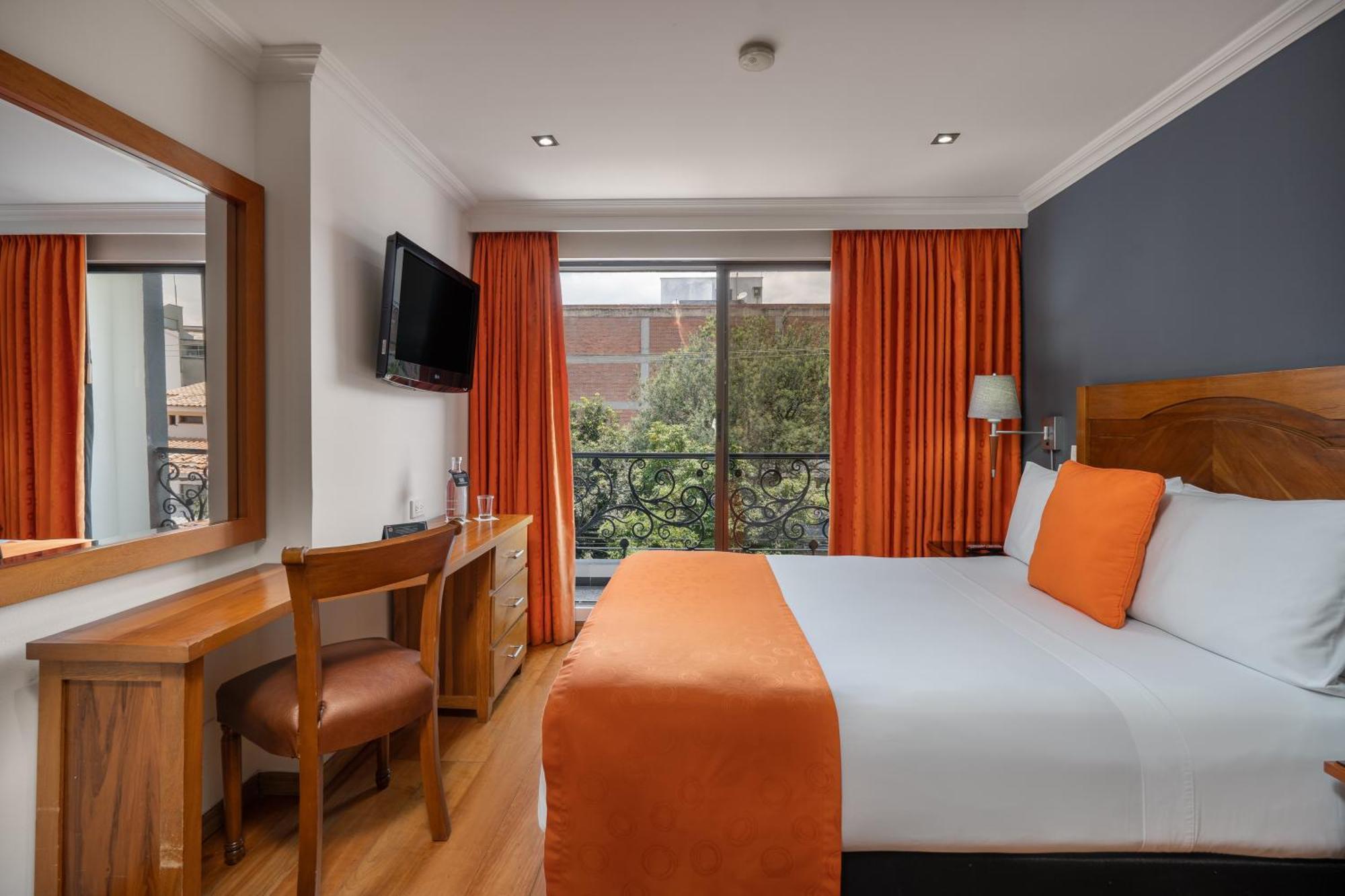 Hotel Egina Bogota Bagian luar foto