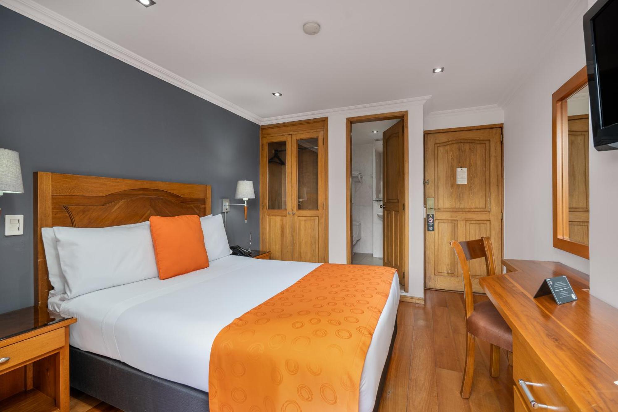 Hotel Egina Bogota Bagian luar foto