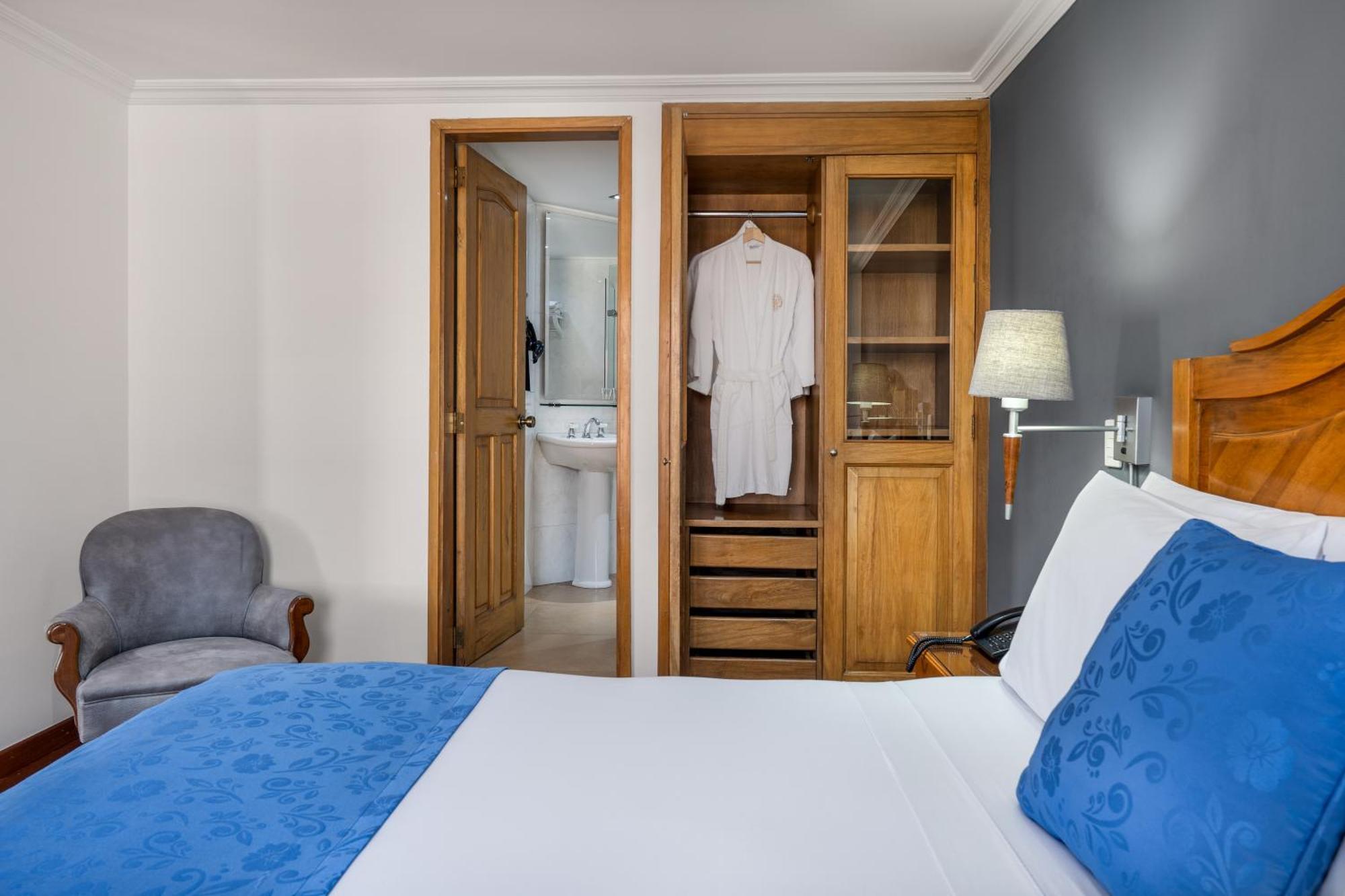 Hotel Egina Bogota Bagian luar foto