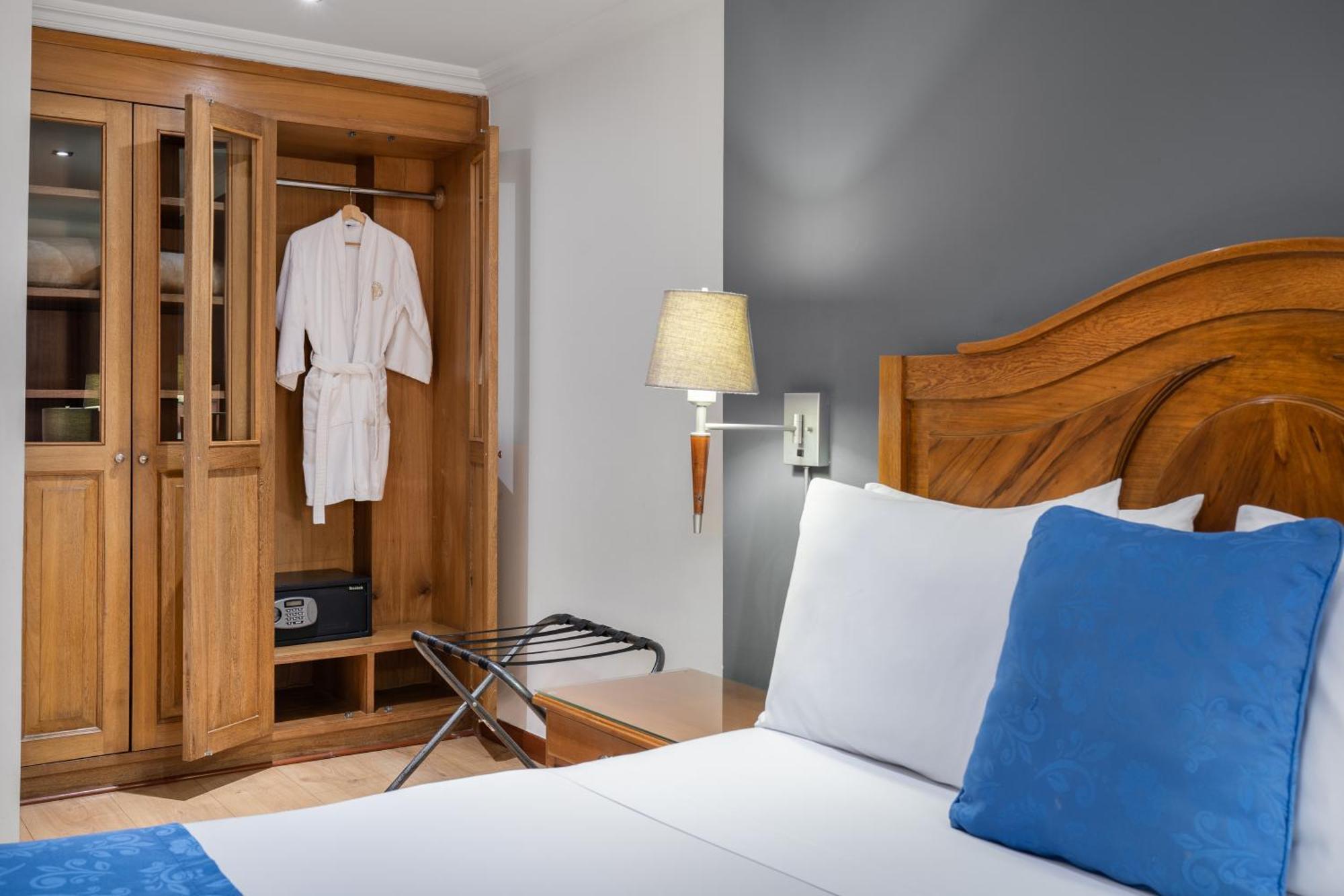 Hotel Egina Bogota Bagian luar foto